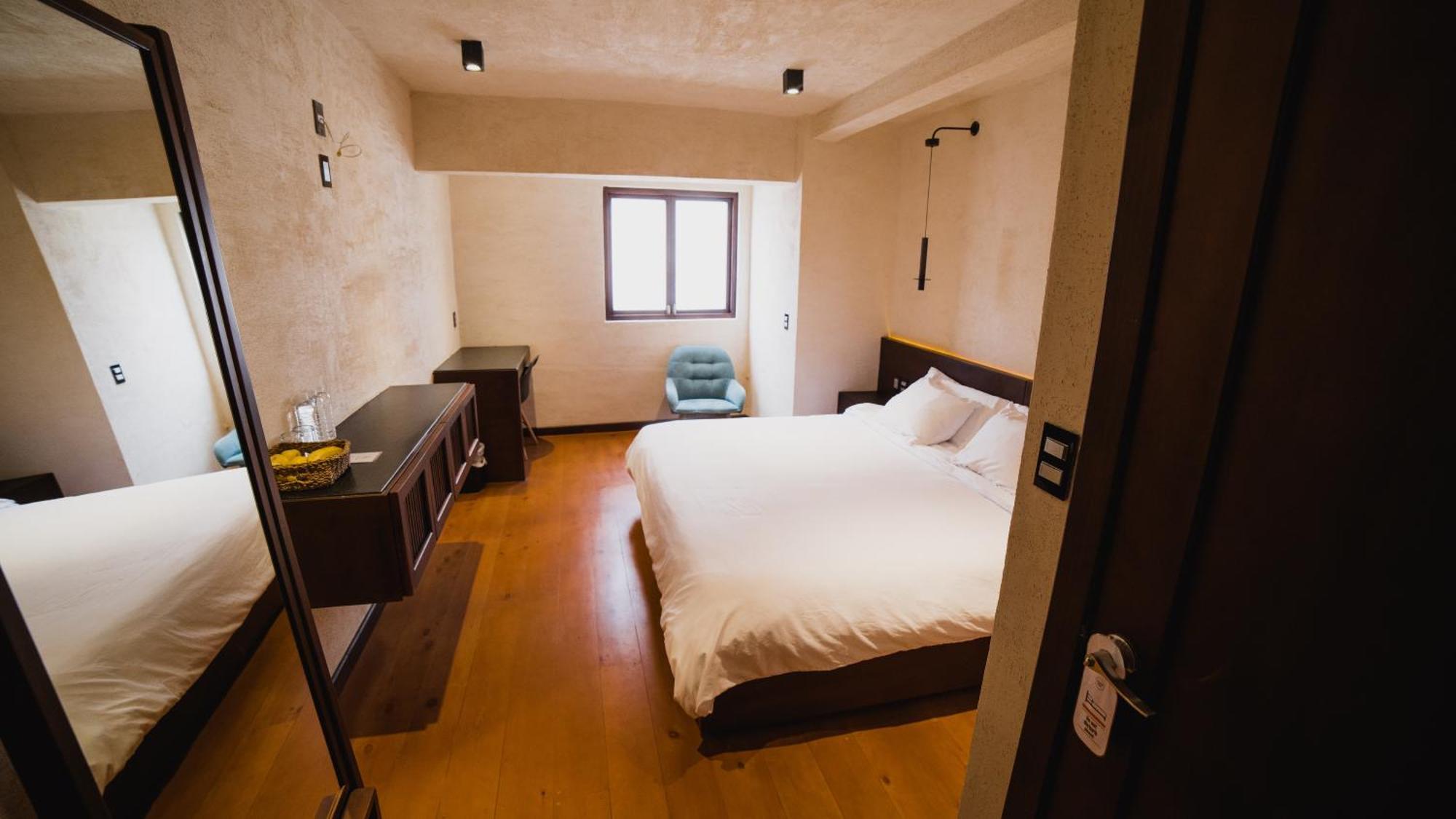 Puerta Vieja Hostal *