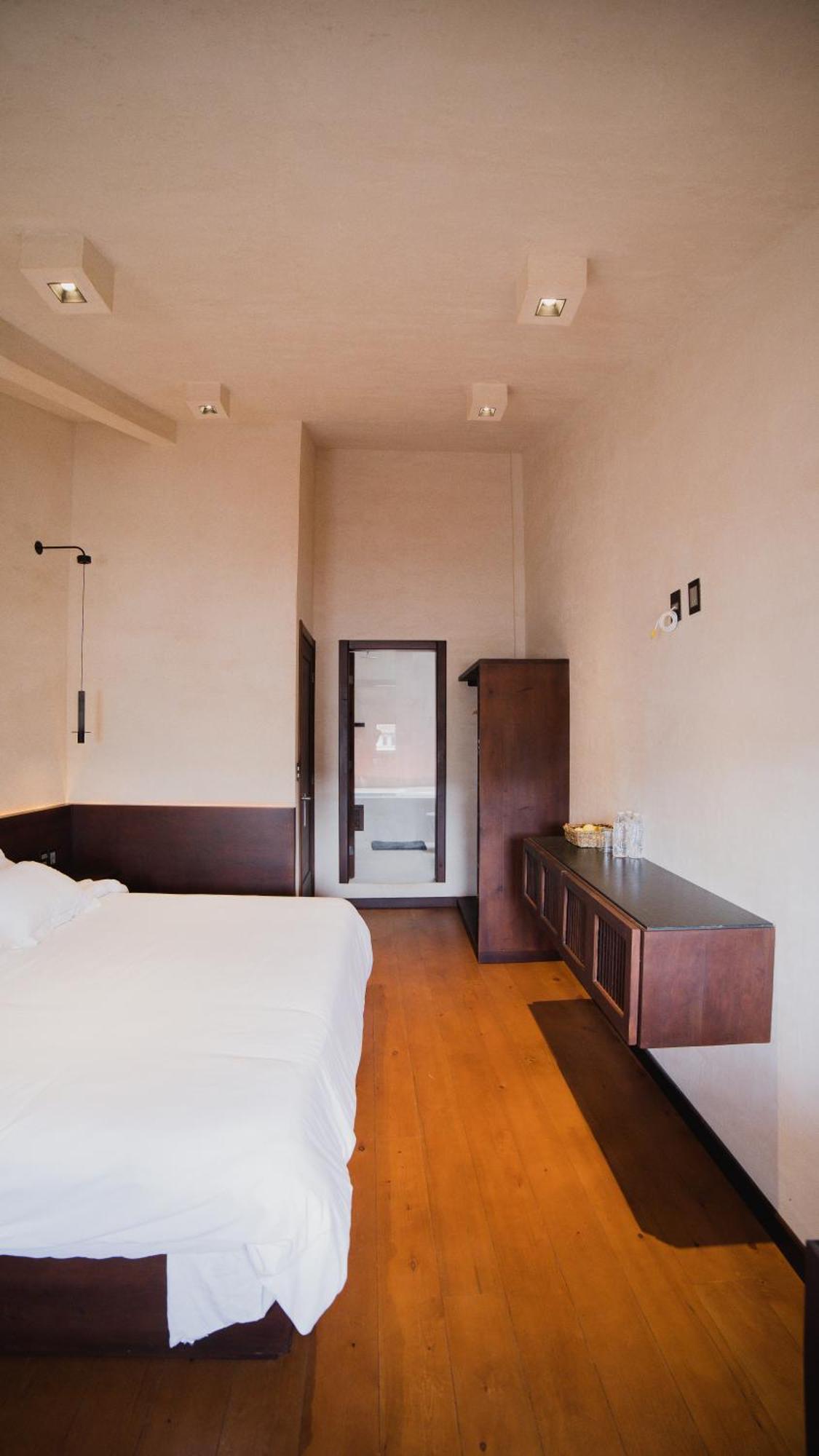 Puerta Vieja Hostal *