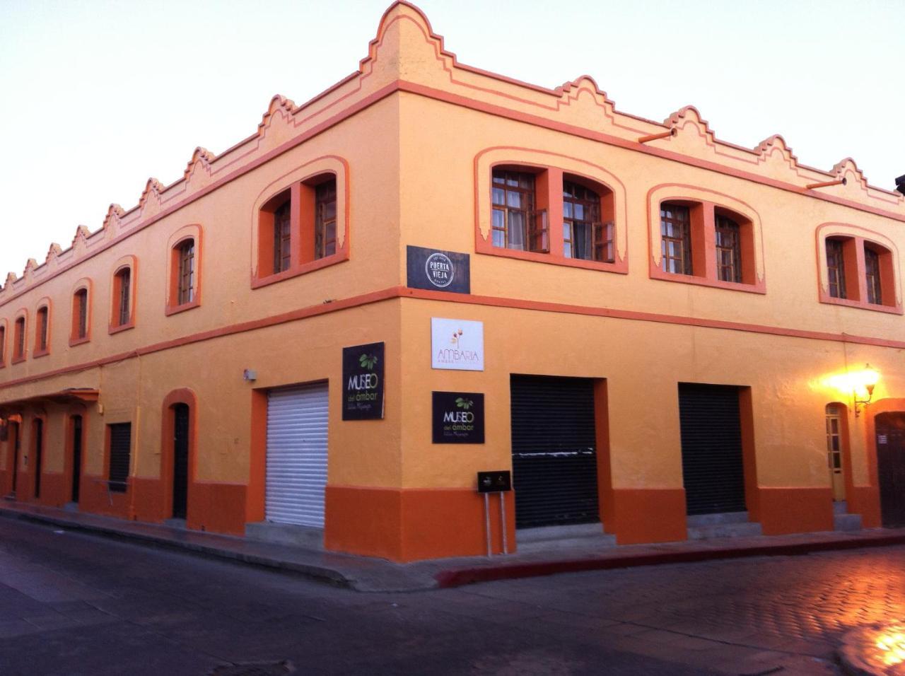Hostal Puerta Vieja *